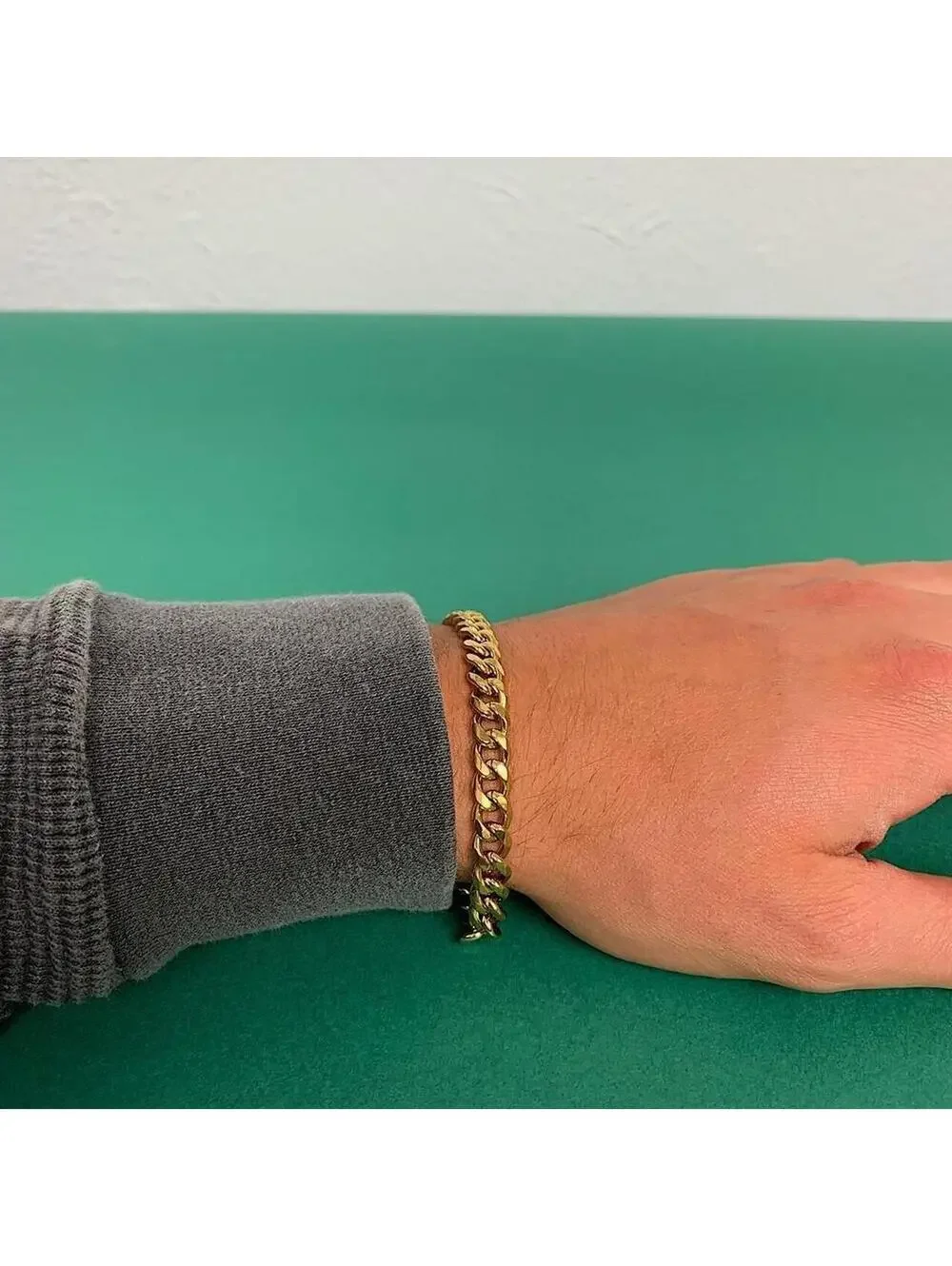 Y2k Vintage style Gold color Cuban Link bracelet. Cool design. Nice quality and